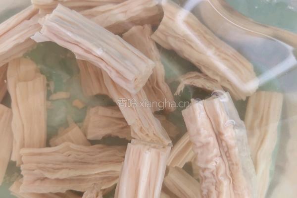凉拌蕨根粉的做法图解3