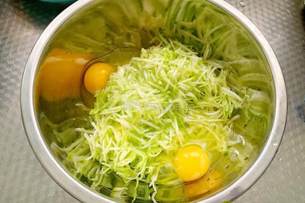 西葫芦蛋饼便当的做法图解3