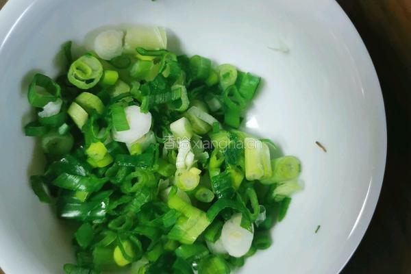 皮蛋瘦肉粥的做法图解1