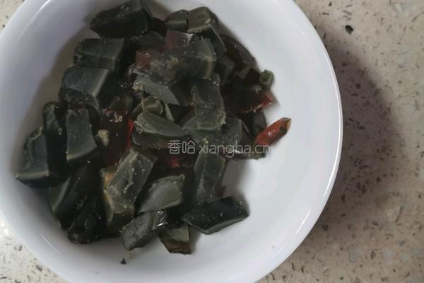 皮蛋瘦肉粥的做法图解3
