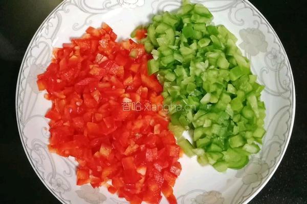 彩椒蛋炒饭便当的做法图解1