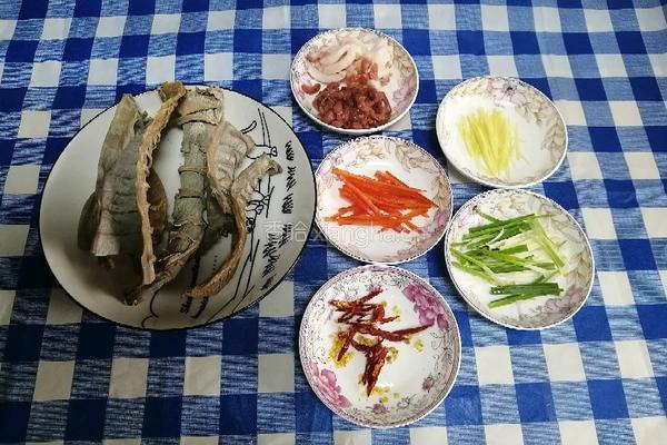 肉丝煨笋干的做法图解1