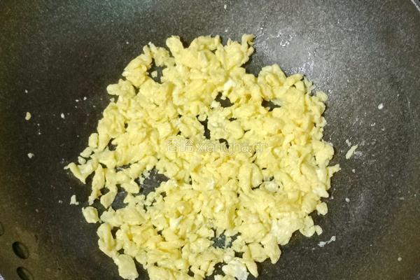 木耳胡萝卜蛋炒饭便当的做法图解6