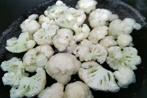 花菜炒肉的做法图解2
