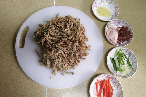 肉丝煨笋干的做法图解4