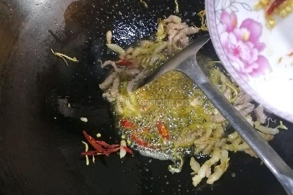 肉丝煨笋干的做法图解6