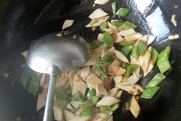 胡萝卜炒杏鲍菇的做法图解7