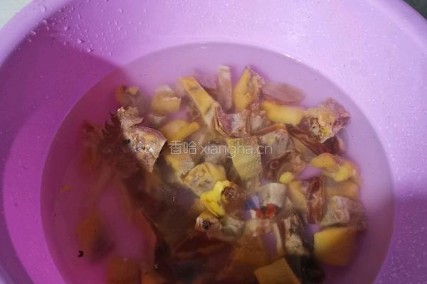 腊鸡炖土豆的做法图解1