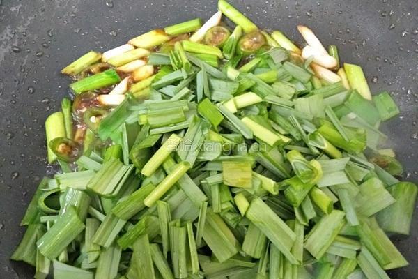 蒜苗炒豆腐便当的做法图解6