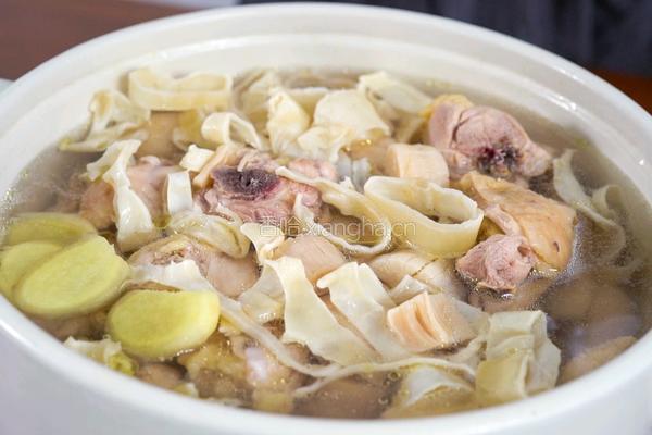 金汤花胶鸡的做法图解3