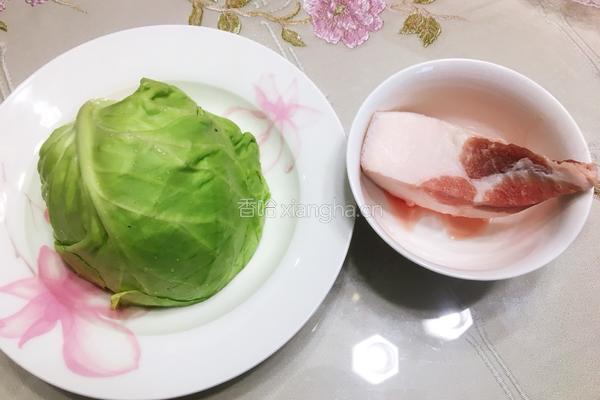 包心菜炒肉的做法图解1