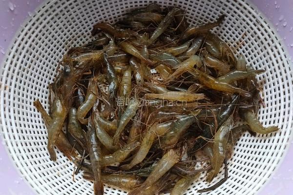 炒毛脚河虾的做法图解1