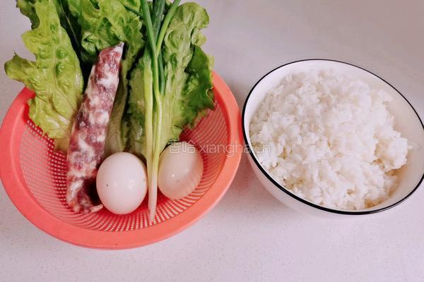 香肠炒蛋饭便当的做法图解1