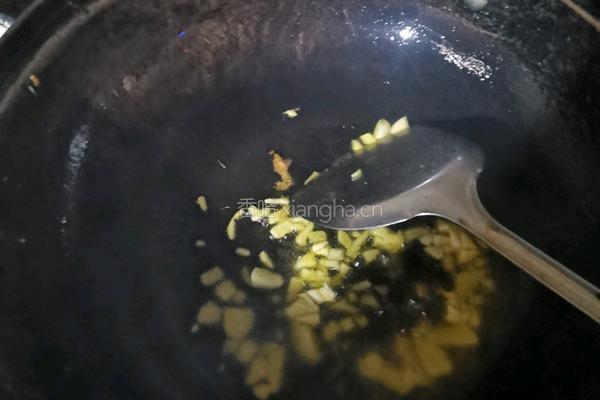 手撕包菜炒腊肉的做法图解5