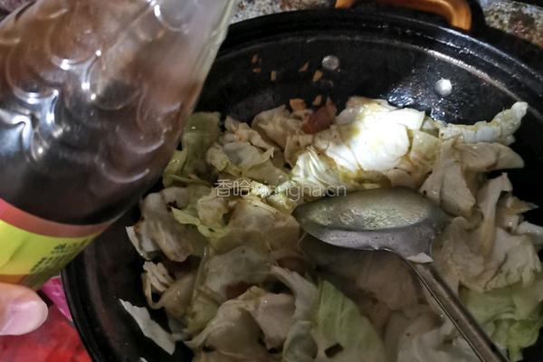 手撕包菜炒腊肉的做法图解9