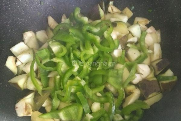 茄子炒青椒的做法图解9