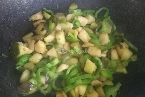 茄子炒青椒的做法图解10