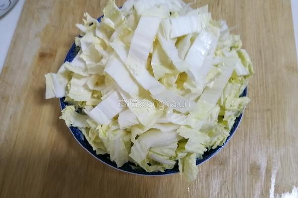 酸辣白菜炒宽粉的做法图解1