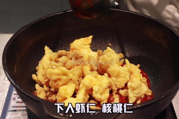  桃仁糖醋虾球的做法图解6
