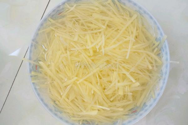 酸辣土豆丝便当的做法图解1