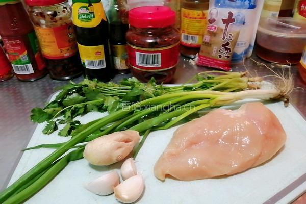 麻辣手撕鸡的做法图解1