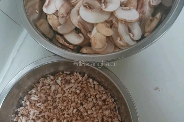 鸡茸蘑菇汤的做法图解4