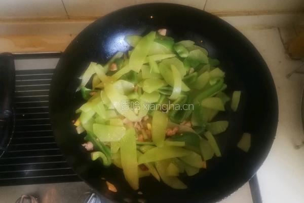 莴苣青椒炒肉丝的做法图解7