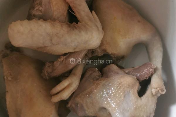 花旗参炖乳鸽汤的做法图解2