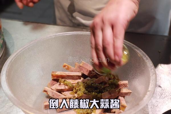 藤椒蒜蓉牛肉条的做法图解2