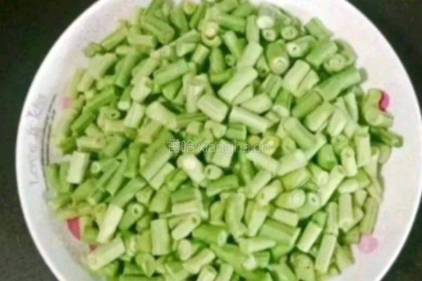 肉沫豆角蛋炒饭便当的做法图解2