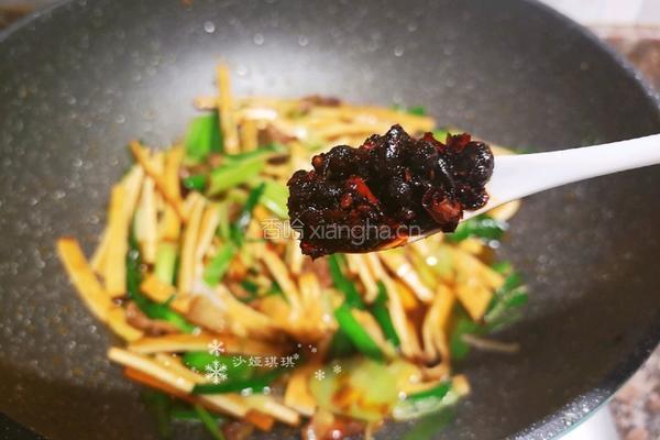 蒜苗炒香干的做法图解12