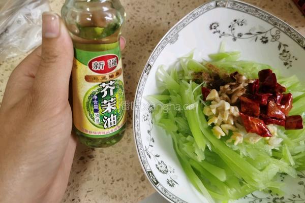 凉拌莴笋的做法图解4