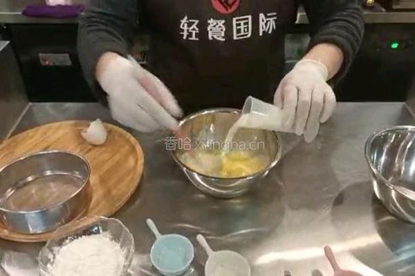 自制甜品｜芒果班戟的做法图解3