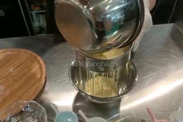 自制甜品｜芒果班戟的做法图解5