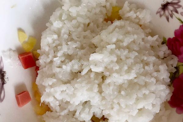 玉米午餐肉饭团的做法图解2