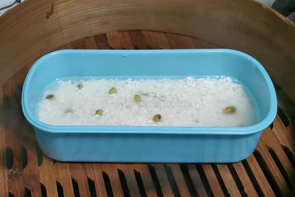 酸豇豆炒肉沫便当的做法图解1