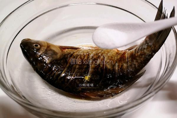 剁椒鲫鱼的做法图解3