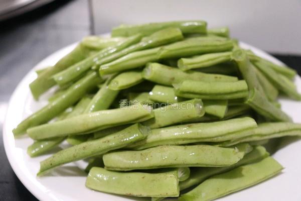 超下饭的干煸豆角的做法图解1