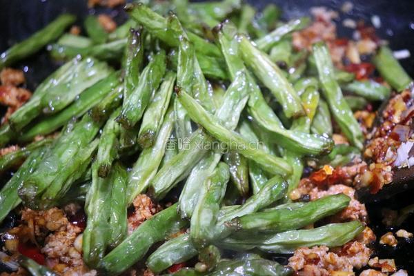 超下饭的干煸豆角的做法图解7