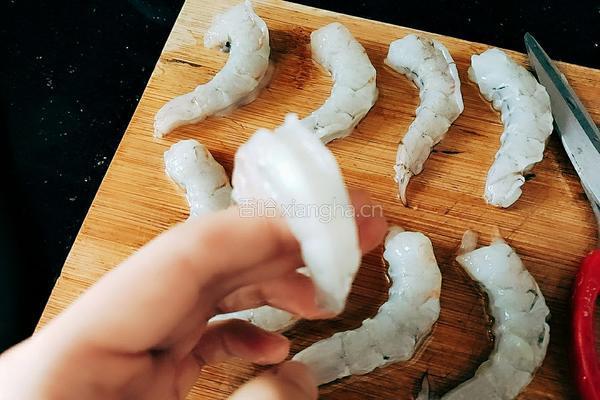 韭菜炒南美白对虾的做法图解4