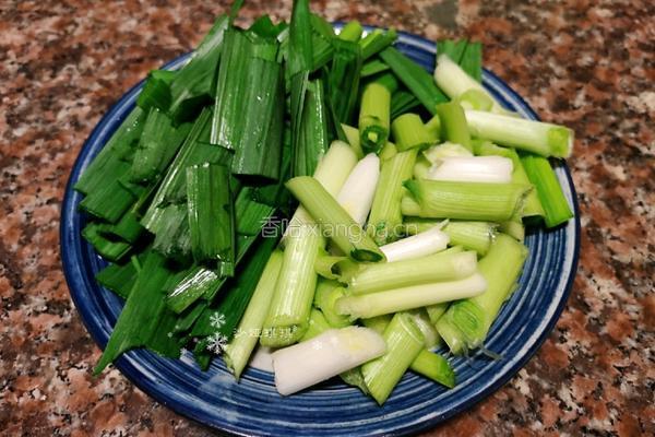 蒜苗炒猪肝的做法图解4