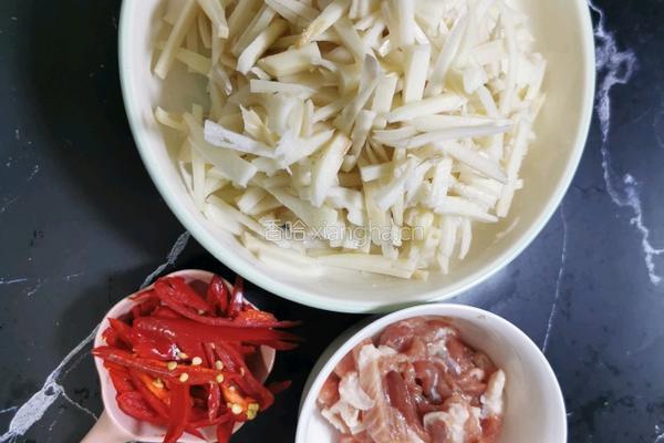 莲菜炒肉丝双色米便当的做法图解2