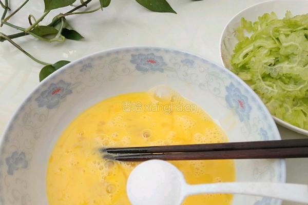 苦瓜炒鸡蛋便当的做法图解4