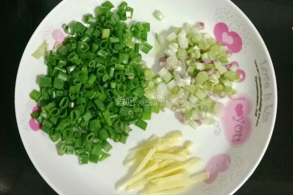 芹菜牛肉炒饭便当的做法图解1