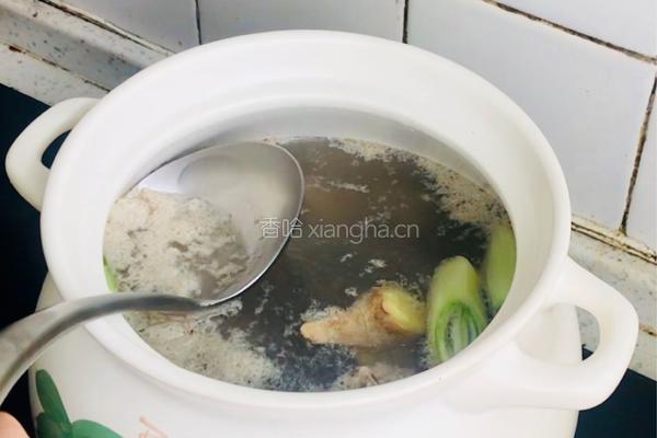 养生排骨玉米汤的做法图解2