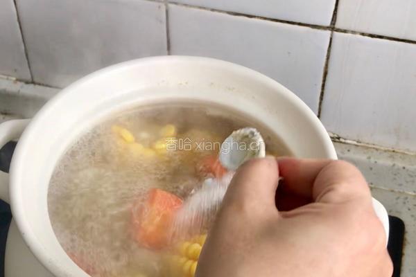 养生排骨玉米汤的做法图解4