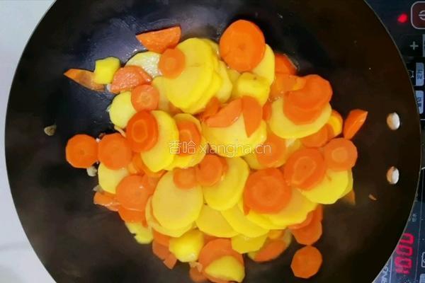 胡萝卜炖土豆片的做法图解7