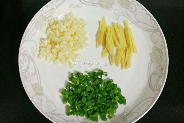 排骨蒸芋头便当的做法图解1
