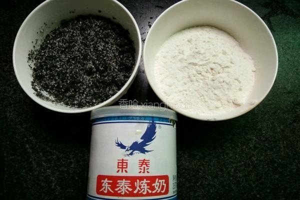 奶香黑芝麻面粉饼的做法图解1