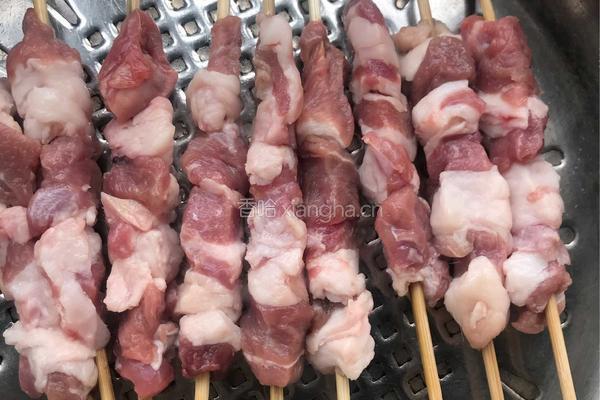 平底锅烤羊肉串的做法图解1